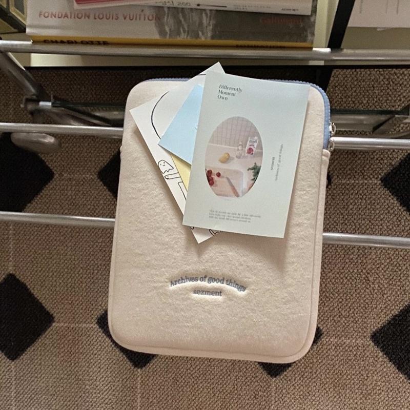 ʜᴀʀᴜᴅᴀɪʟʏ🌙  部分有貨｜韓國文創 簡約藍色 電腦包 平板包-細節圖9