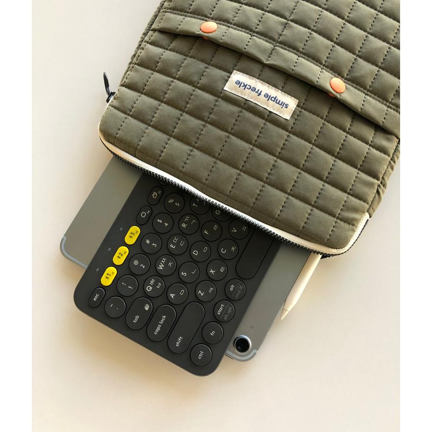 ʜᴀʀᴜᴅᴀɪʟʏ🌙  預購｜simple freckle 絎縫方格紋電腦收納包 平板保護包 防撞包 共兩款-細節圖8