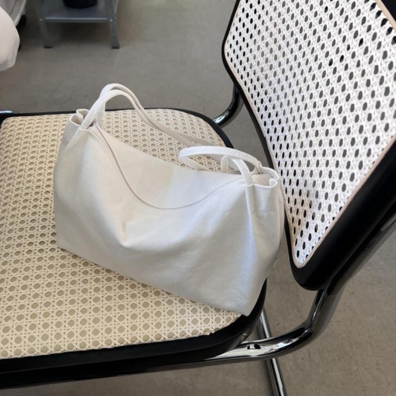 ʜᴀʀᴜᴅᴀɪʟʏ🌙  預購｜ppocketto 黑白簡約 帆布肩背包 半月包 水餃包-細節圖2