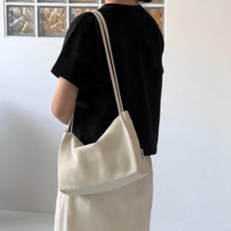 ʜᴀʀᴜᴅᴀɪʟʏ🌙  預購｜ppocketto 黑白簡約 帆布肩背包 半月包 水餃包-細節圖3