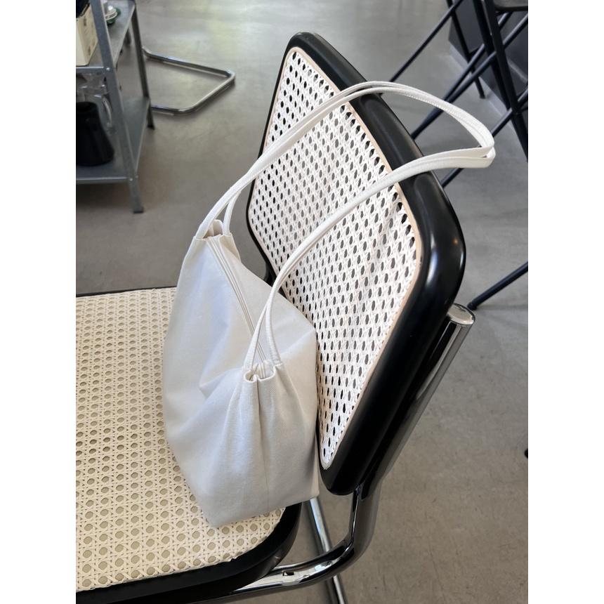 ʜᴀʀᴜᴅᴀɪʟʏ🌙  預購｜ppocketto 黑白簡約 帆布肩背包 半月包 水餃包-細節圖4