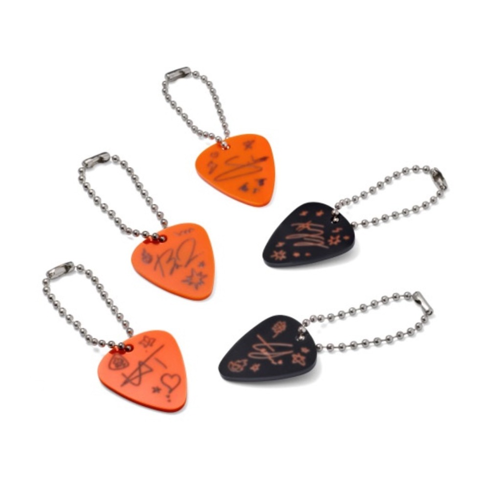 ʜᴀʀᴜᴅᴀɪʟʏ🌙  預購｜TOMORROW X TOGETHER  TXT LUCKYDRAW 吉他彈片吊飾盲抽-細節圖2