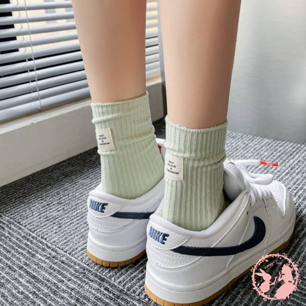 日系坑條後跟布標中筒襪-細節圖2