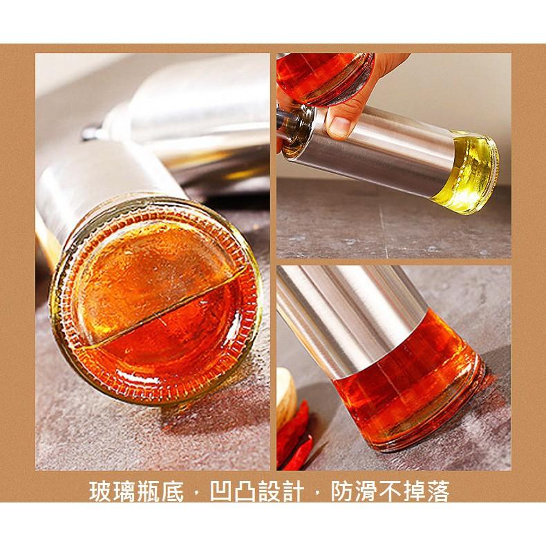 【現貨】不鏽鋼玻璃油瓶 300ML 密封醬料罐 油壺 斜嘴調味瓶 廚房 防漏油罐 醬料瓶 調味罐 分裝瓶 醋瓶 醬油瓶-細節圖3