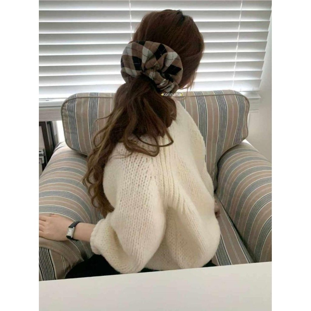 ✨️Korinana🇰🇷正韓東大門Earlobe｜秋冬新品預購｜絨感文青學院風格紋大腸髮圈（2色）韓國流行髮飾 溫柔歐膩-細節圖5