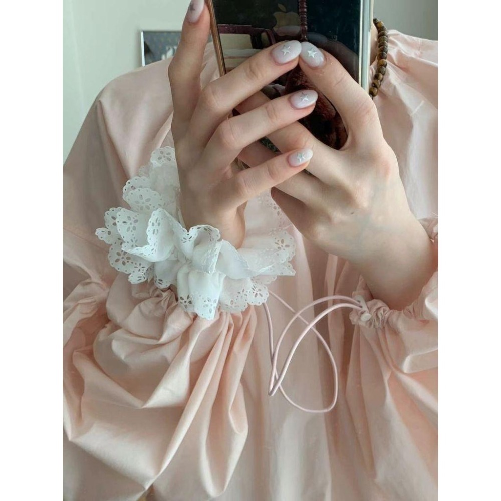 ✨️Korinana🇰🇷正韓東大門Earlobe｜現貨+預購｜雕花滾邊大腸髮圈（米白／粉／藍／黑）韓國流行髮飾代購-細節圖3