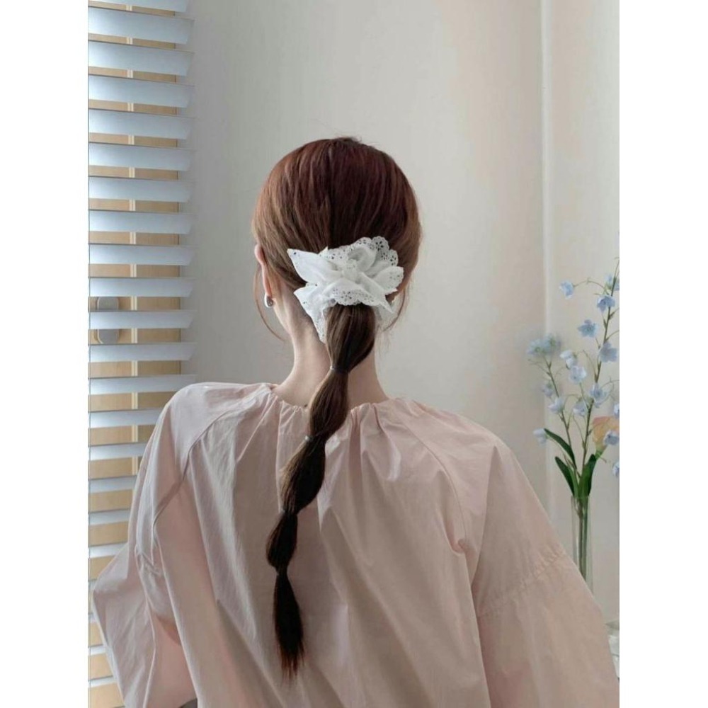 ✨️Korinana🇰🇷正韓東大門Earlobe｜現貨+預購｜雕花滾邊大腸髮圈（米白／粉／藍／黑）韓國流行髮飾代購-細節圖5