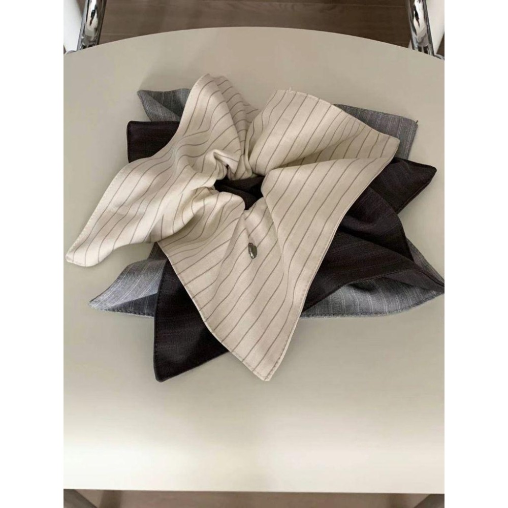 ｜現貨+預購｜✨️Korinana🇰🇷正韓東大門Earlobe檔口 細條紋方巾大腸髮圈（米／灰／黑） 韓國流行髮飾代購-細節圖2