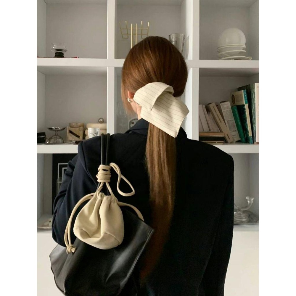 ｜現貨+預購｜✨️Korinana🇰🇷正韓東大門Earlobe檔口 細條紋方巾大腸髮圈（米／灰／黑） 韓國流行髮飾代購-細節圖5
