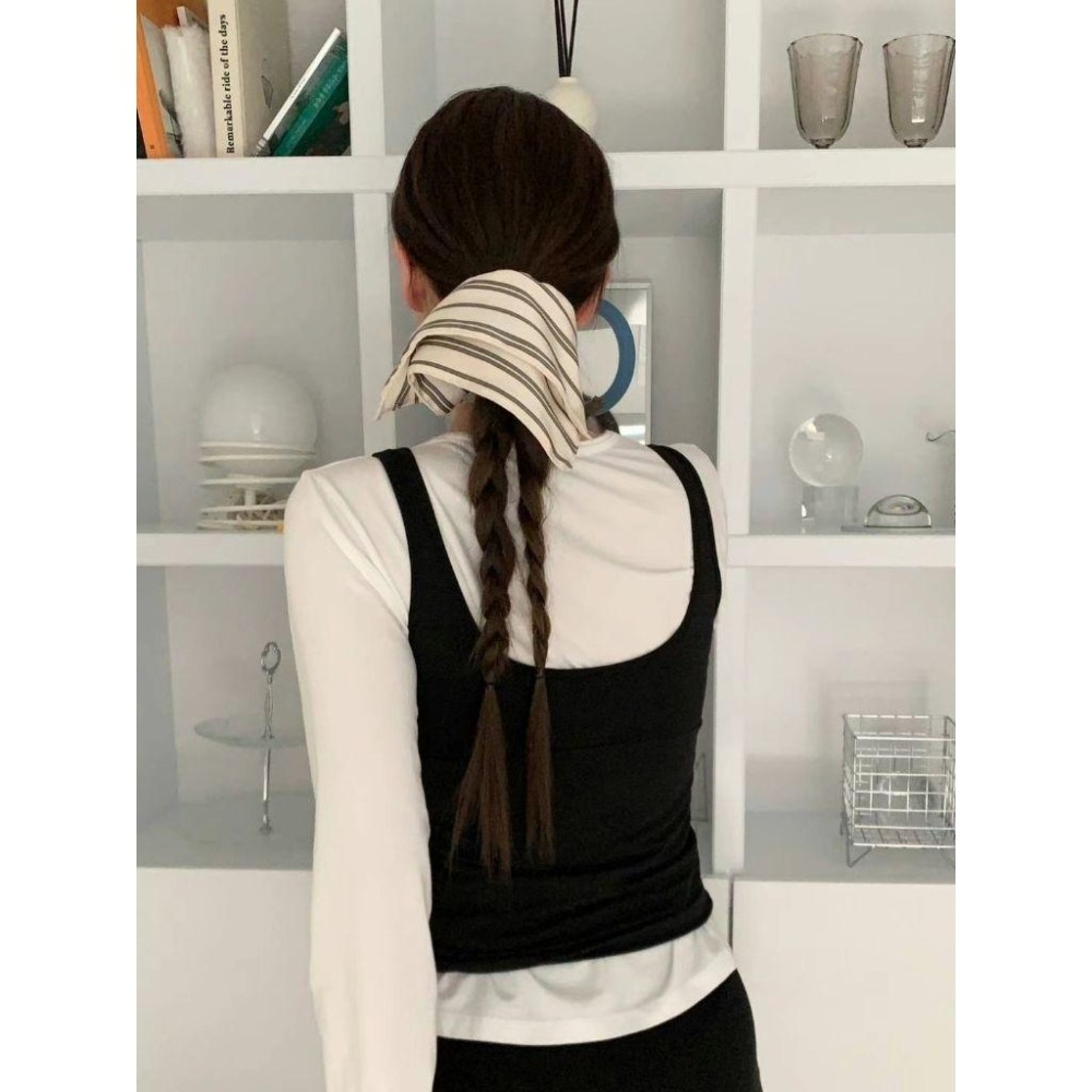 ✨️Korinana🇰🇷正韓東大門Earlobe｜現貨+預購｜西裝粗條紋方巾大腸髮圈（米／黑）韓國流行髮飾代購 爆火檔口-細節圖6