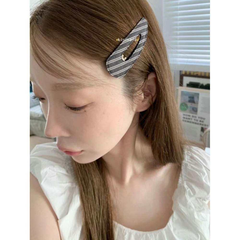 ✨️Korinana🇰🇷正韓東大門Earlobe｜現貨+預購｜斜條紋髮夾（杏／黑／綠／藍）韓國流行髮飾代購 超會穿搭歐膩-細節圖2