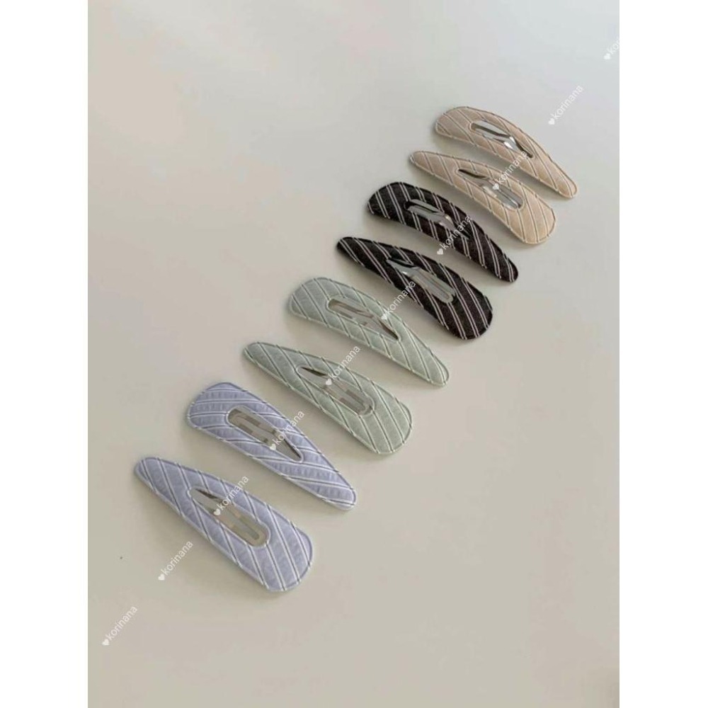 ✨️Korinana🇰🇷正韓東大門Earlobe｜現貨+預購｜斜條紋髮夾（杏／黑／綠／藍）韓國流行髮飾代購 超會穿搭歐膩-細節圖6
