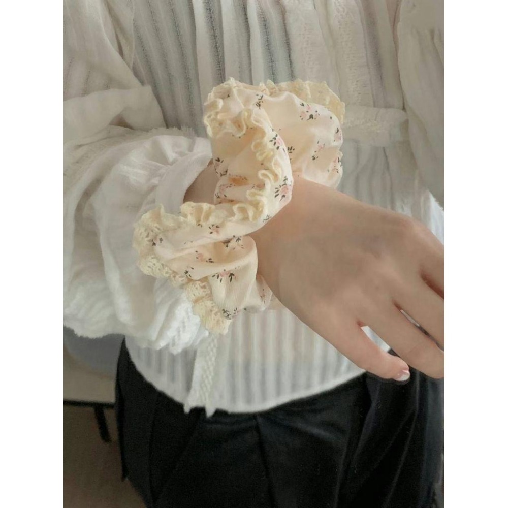 ✨️Korinana🇰🇷正韓東大門Earlobe｜現貨+預購｜蕾絲滾邊碎花大腸髮圈（米／咖／黑） 韓國流行髮飾代購-細節圖2