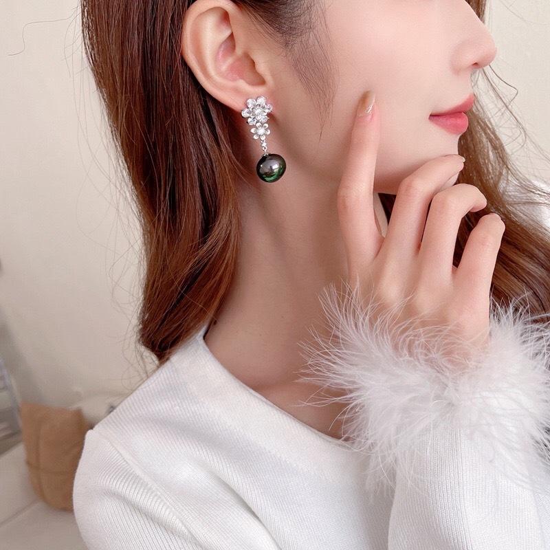 《真愛鍊Cherish》微鑲鋯石花朵貝珠高級耳環 耳針S925銀針 雙花精工鋯石的造型 重工藝精工耳環-細節圖4