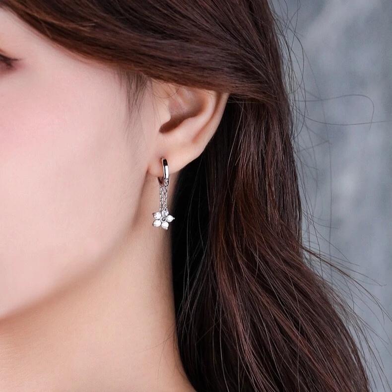 《真愛鍊Cherish 》S925通體純銀耳扣耳環耳圈 櫻花花瓣微鑲鋯石 耳扣圈圈耳環流蘇 銀樓銀飾-細節圖4