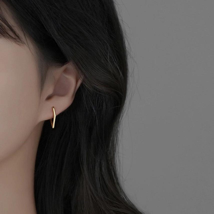 《真愛鍊Cherish 》S925通體純銀耳環 耳圈耳環 耳扣耳環 菱形角度造型 銀樓銀飾-細節圖5