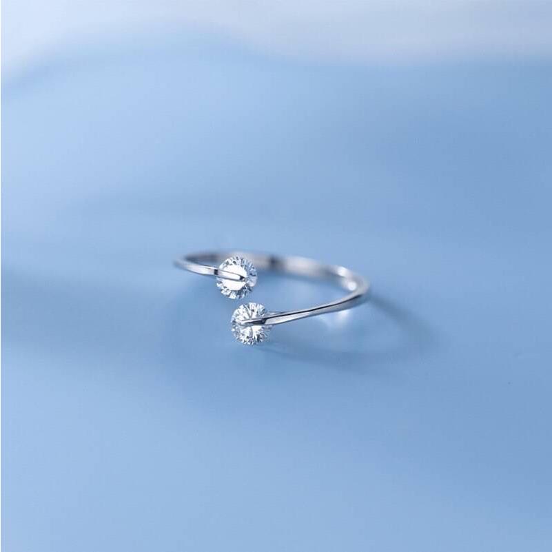 《真愛鍊Cherish 》S925通體純銀戒指 鑲嵌精美鋯石 鑲嵌兩個圓形鋯石讓戒指更閃亮-細節圖4