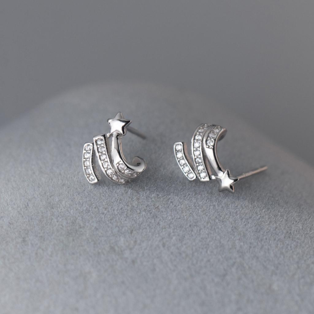 《真愛鍊Cherish 》S925通體純銀耳環  微鑲鋯石精工亮眼造型，有弧度的設計，搭配星星設計  獨特有型-細節圖2