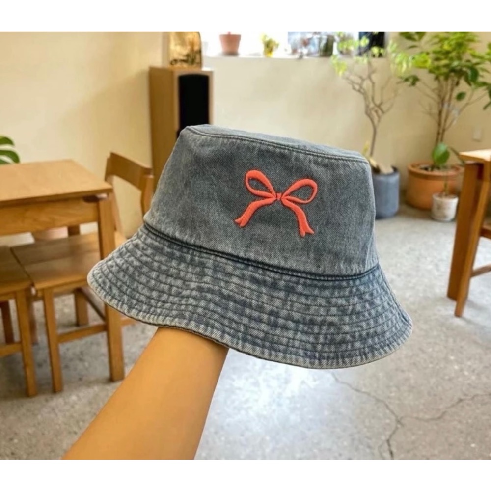 預購👉 韓國春夏新款牛仔刺繡蝴蝶結漁夫帽-細節圖7