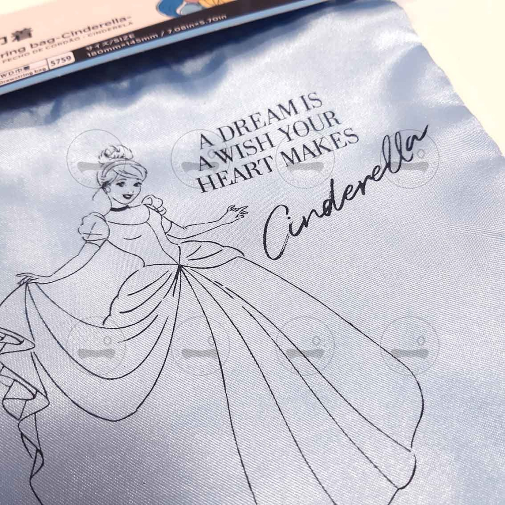 迪士尼 束口袋 小美人魚 茉莉 長髮公主 仙杜瑞拉 貝兒 收納袋 化妝袋 相機袋 日本大創 現貨 ALL.MY GOD-細節圖8