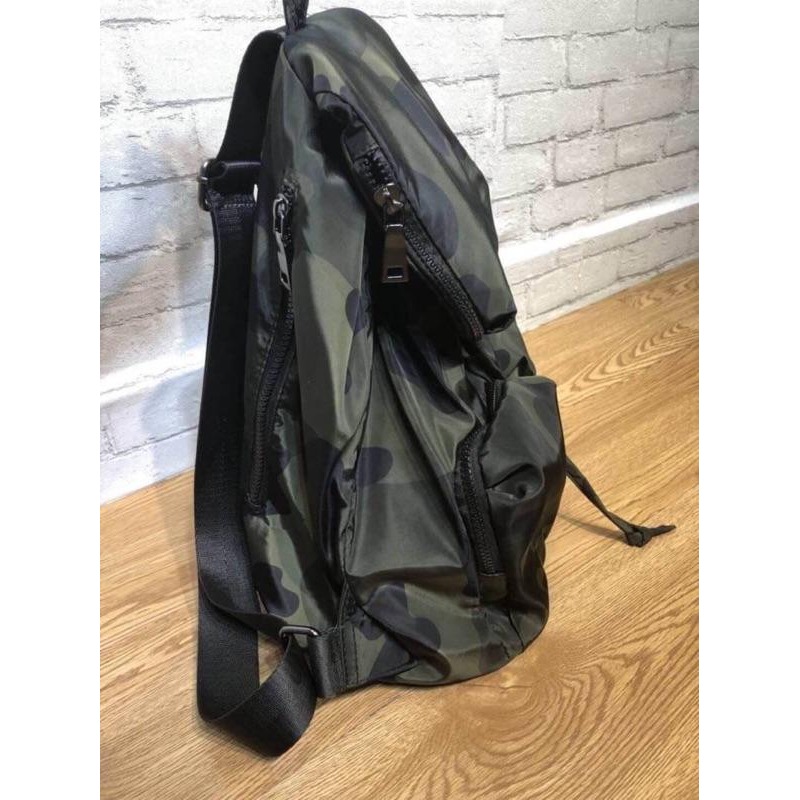 韓國🇰🇷空運《🔥現貨♦️免運‼️》 尼龍雙口袋翻蓋後背包~縮口後背包～媽媽包～迷彩後背包～輕量後背包～旅行後背包-細節圖3