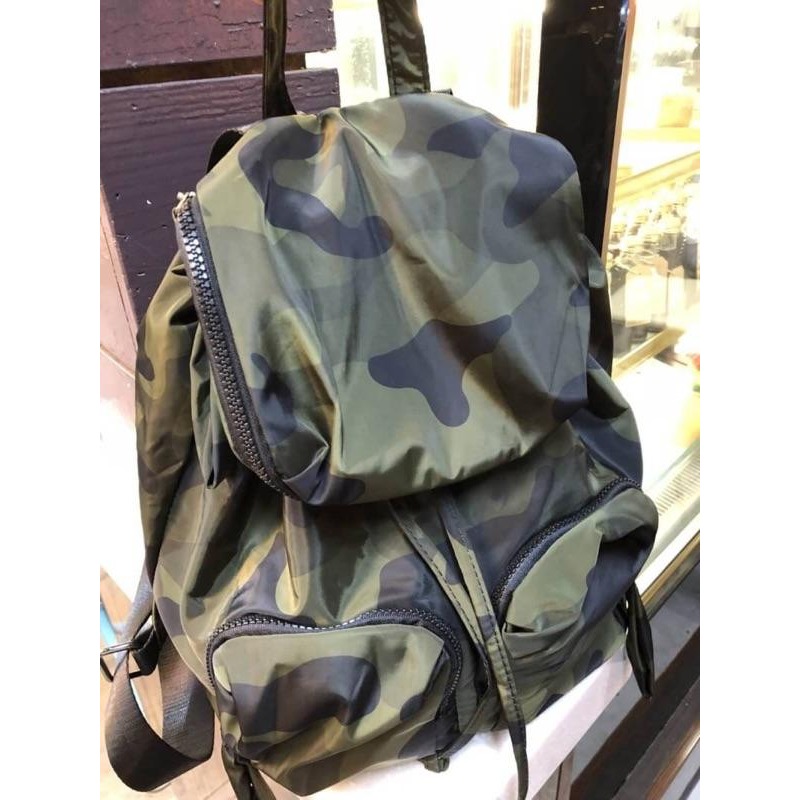 韓國🇰🇷空運《🔥現貨♦️免運‼️》 尼龍雙口袋翻蓋後背包~縮口後背包～媽媽包～迷彩後背包～輕量後背包～旅行後背包-細節圖4