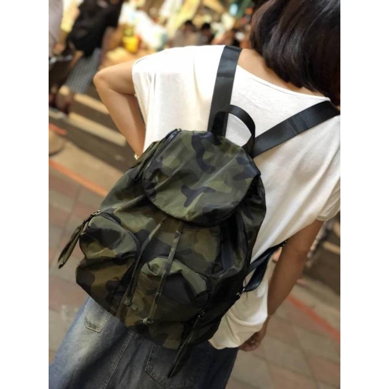 韓國🇰🇷空運《🔥現貨♦️免運‼️》 尼龍雙口袋翻蓋後背包~縮口後背包～媽媽包～迷彩後背包～輕量後背包～旅行後背包-細節圖6