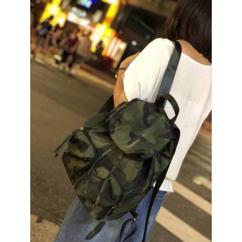 韓國🇰🇷空運《🔥現貨♦️免運‼️》 尼龍雙口袋翻蓋後背包~縮口後背包～媽媽包～迷彩後背包～輕量後背包～旅行後背包-細節圖7