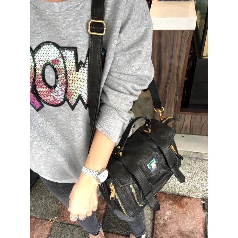 韓國🇰🇷空運～《🔥現貨♦免運‼️》💜韓國羊皮質感醫生包～🔥質感爆發款～羊皮斜背包～羊皮翻蓋斜背包～雜誌款💜好評包款👍-細節圖8