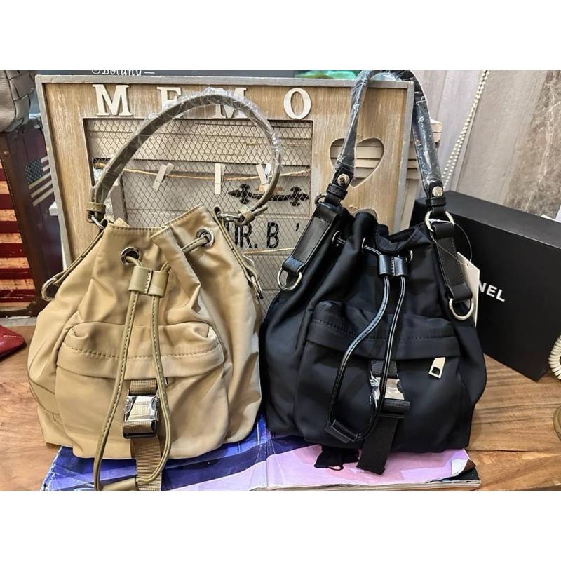 韓國🇰🇷空運～💜韓國尼龍斜背包～🔥質感尼龍縮口水桶包‼️～尼龍斜背包～水桶包-細節圖2