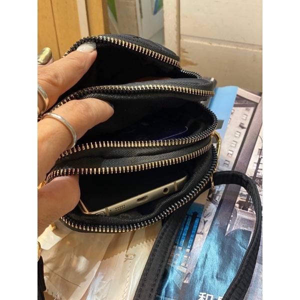 韓國🇰🇷空運～🔥現貨～💜韓國手提斜背包～🔥好評回歸‼️質感尼龍菱格紋手機包💜～手提包～多格層斜背包～手機包-細節圖3