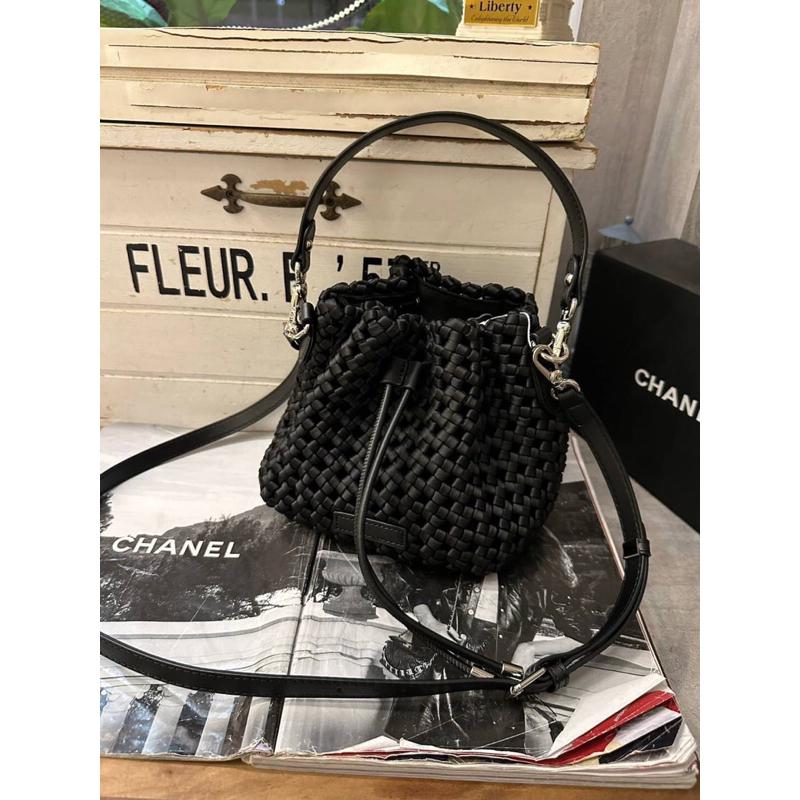 韓國🇰🇷空運～🔥現貨～💜韓國尼龍斜背包～🔥超美質感潛水布編織水桶包‼️～編織水桶斜背包～兩用包-細節圖2