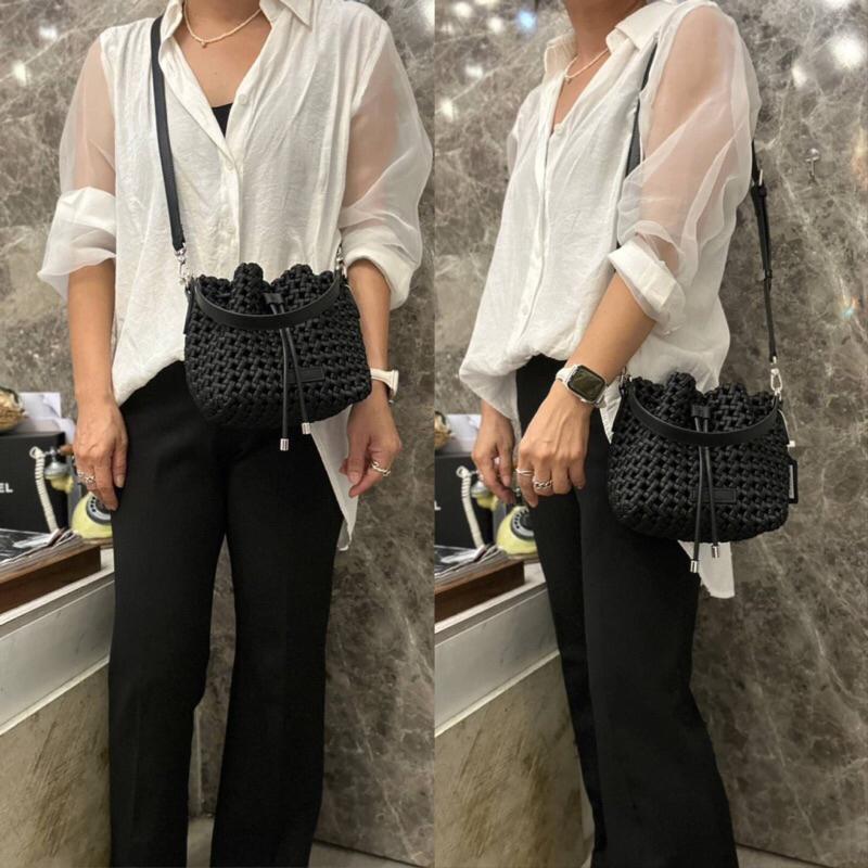 韓國🇰🇷空運～🔥現貨～💜韓國尼龍斜背包～🔥超美質感潛水布編織水桶包‼️～編織水桶斜背包～兩用包-細節圖4