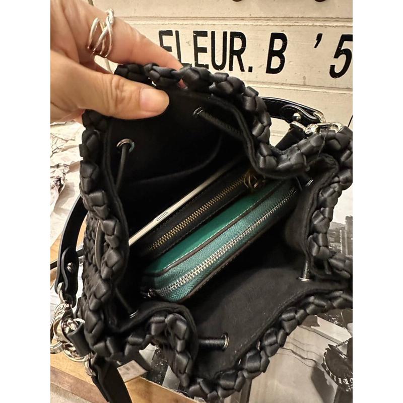 韓國🇰🇷空運～🔥現貨～💜韓國尼龍斜背包～🔥超美質感潛水布編織水桶包‼️～編織水桶斜背包～兩用包-細節圖6