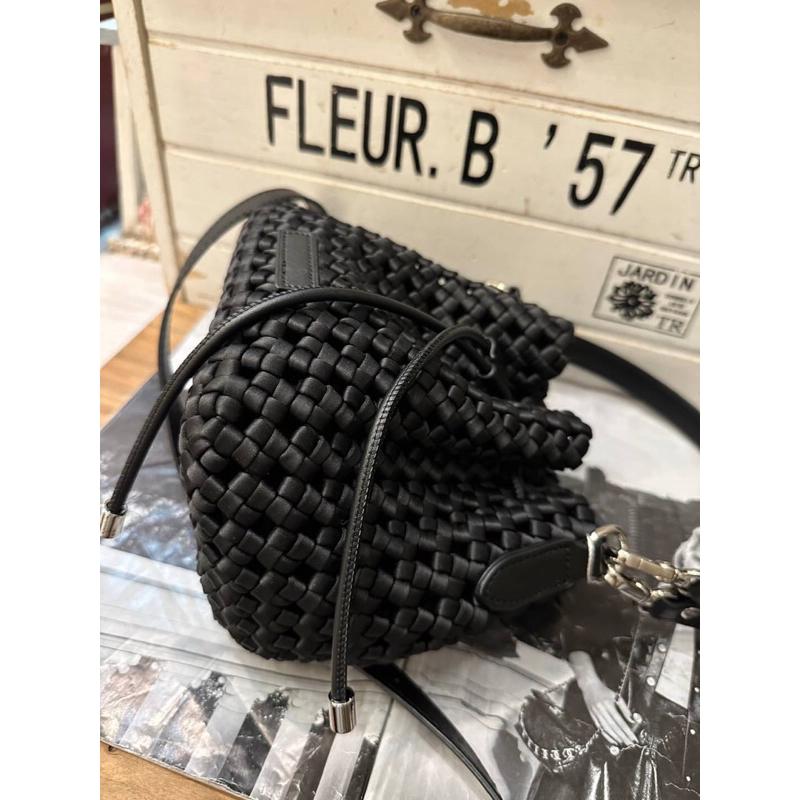 韓國🇰🇷空運～🔥現貨～💜韓國尼龍斜背包～🔥超美質感潛水布編織水桶包‼️～編織水桶斜背包～兩用包-細節圖8