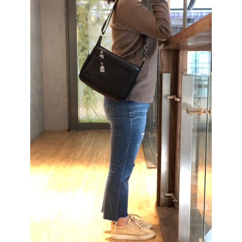 韓國🇰🇷空運～🔥現貨～💜韓國尼龍斜背包～🔥質感厚磅尼龍多格層斜背包‼️～尼龍斜背包～旅行包-細節圖3