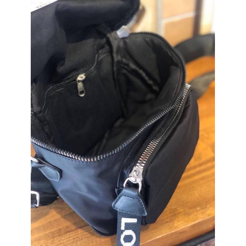 韓國🇰🇷空運～《🔥現貨♦️免運‼️》💜韓國尼龍斜背包～織帶拉鍊頭斜背包～迷彩斜背包～旅行包～寬織帶斜背包-細節圖3