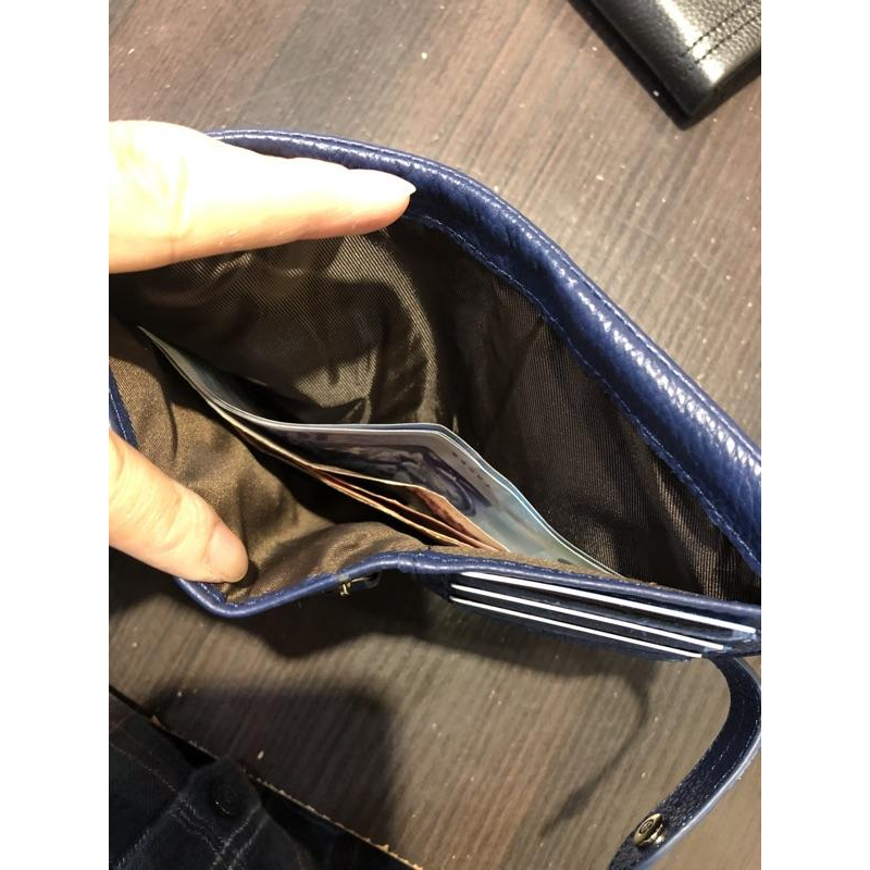 韓國🇰🇷空運～《🔥現貨♦免運‼️》 💜韓國真皮短夾～❤️牛皮壓釦短夾～皮夾～牛皮材質～多格層短夾～手拿包-細節圖6