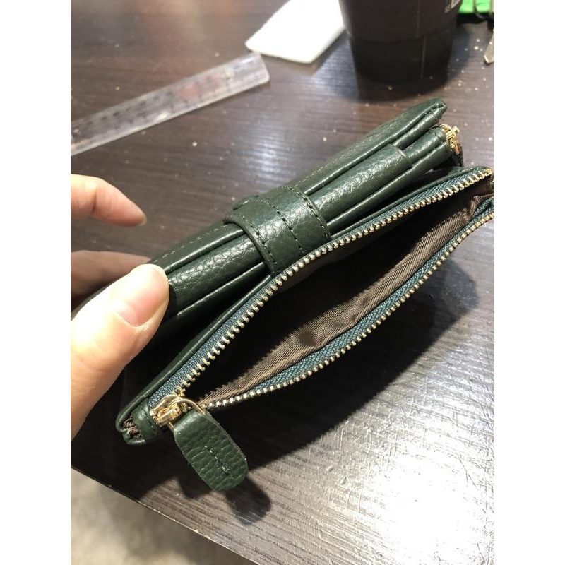 韓國🇰🇷空運～《🔥現貨♦免運‼️》 💜韓國真皮短夾～❤️牛皮壓釦短夾～皮夾～牛皮材質～多格層短夾～手拿包-細節圖7