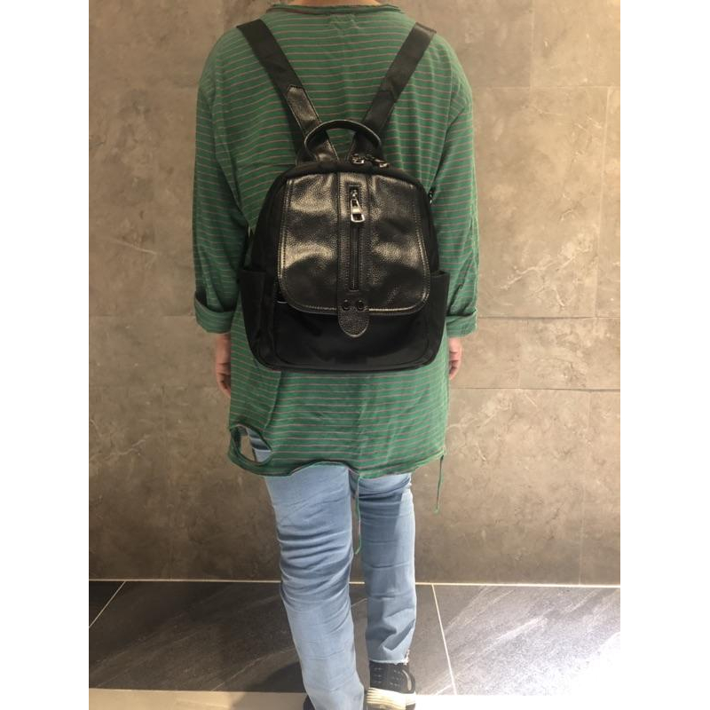 韓國🇰🇷空運～《🔥現貨♦免運‼️》 💜韓國尼龍後背包～💟質感配真皮後背包~旅行後背包～雙肩背包-細節圖6