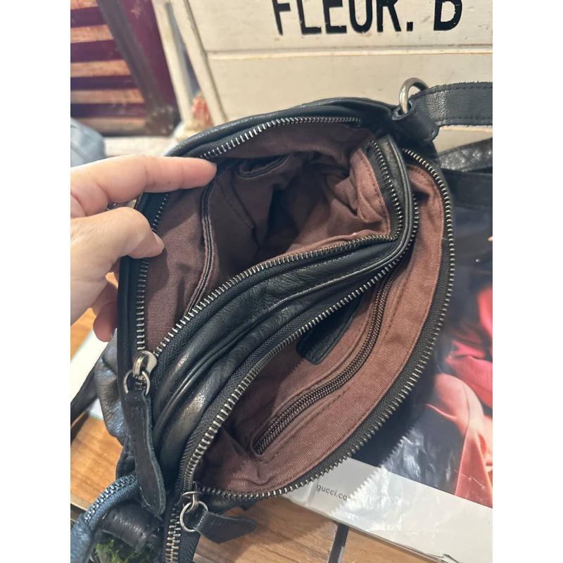 韓國🇰🇷空運～🔥現貨～💜韓國翻蓋水洗牛皮斜背包‼️～🔥好評回歸‼️～ensoen牛皮雙層斜背包～真皮-細節圖3