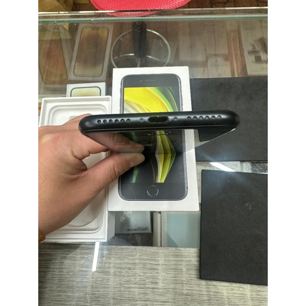 二手9成新 Apple iPhone SE (2020) 64GB  第二代 A13晶片 外觀良好使用正常 健康度80%-細節圖4