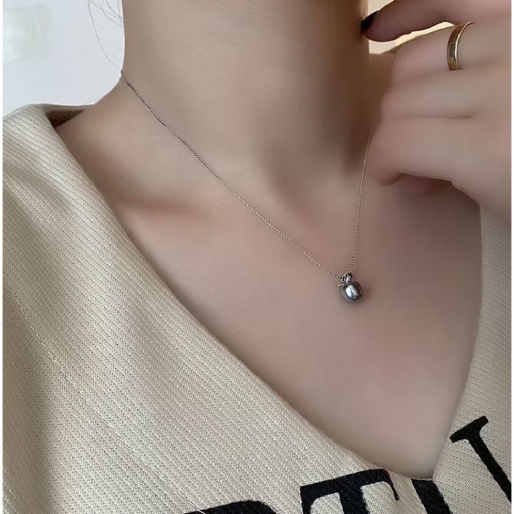 新開幕🔥現貨✨平平安安立體小蘋果鈦鋼項鍊｜316L醫療鋼｜抗敏防褪色｜可洗澡鎖骨鍊｜不鏽鋼項鍊-細節圖4