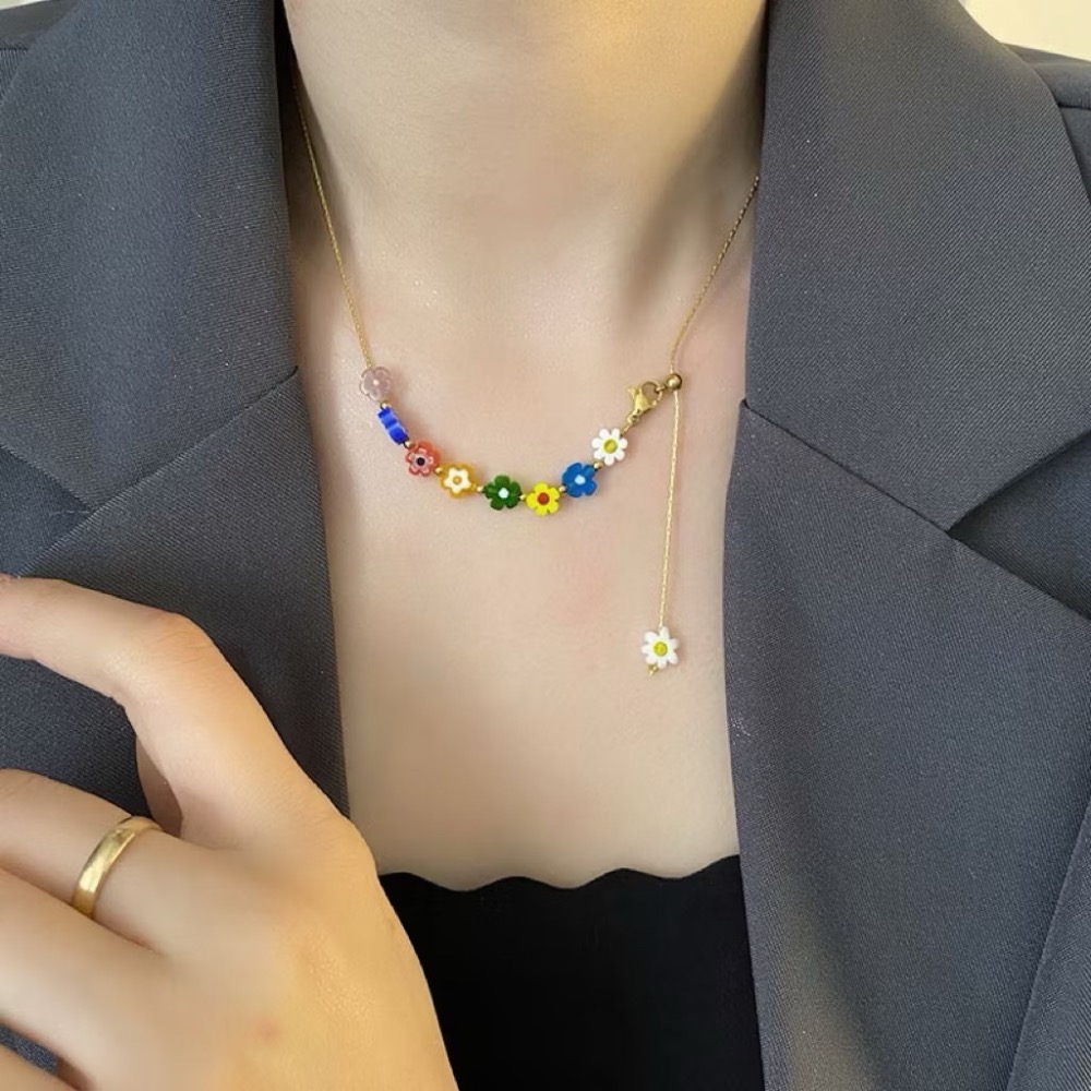新開幕🔥現貨✨韓系繽紛彩色琉璃小花鈦鋼項鍊｜316L醫療鋼｜抽拉項鍊｜不褪色防過敏｜可戴洗澡｜花朵項鍊-細節圖3