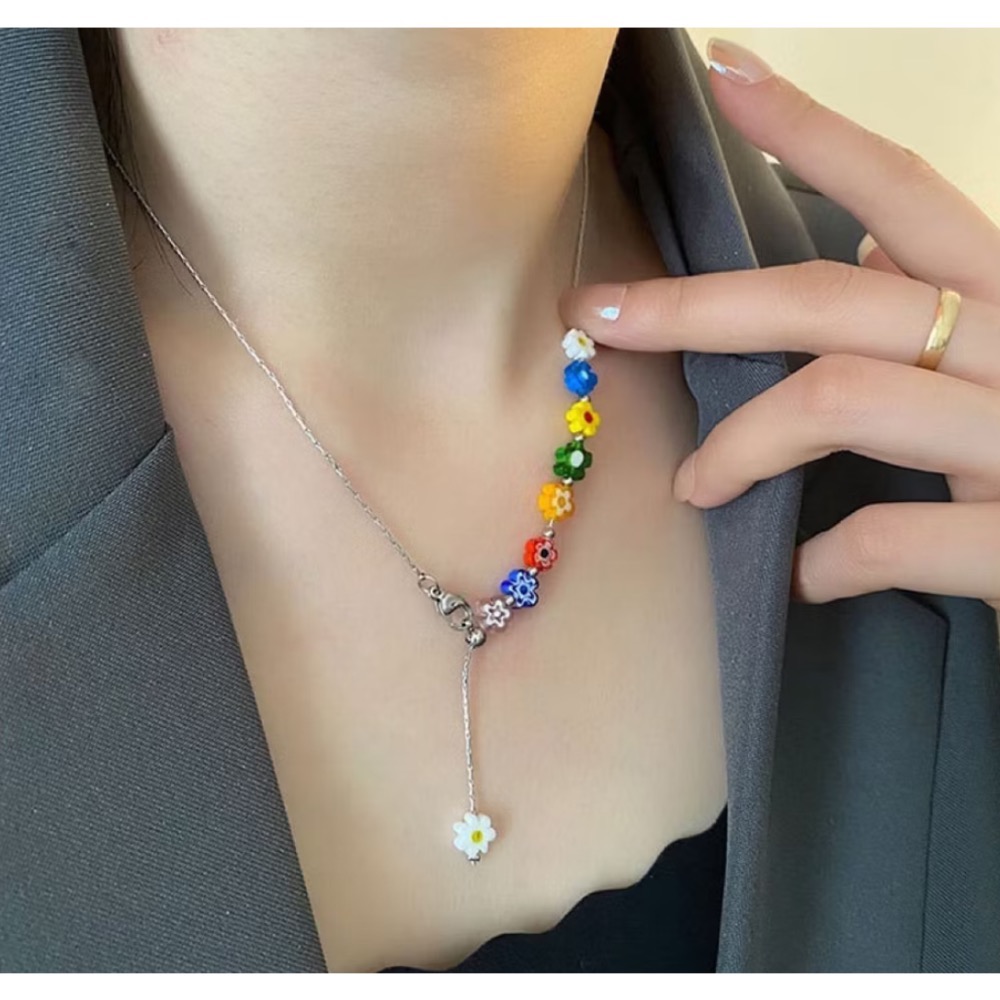 新開幕🔥現貨✨韓系繽紛彩色琉璃小花鈦鋼項鍊｜316L醫療鋼｜抽拉項鍊｜不褪色防過敏｜可戴洗澡｜花朵項鍊-細節圖4