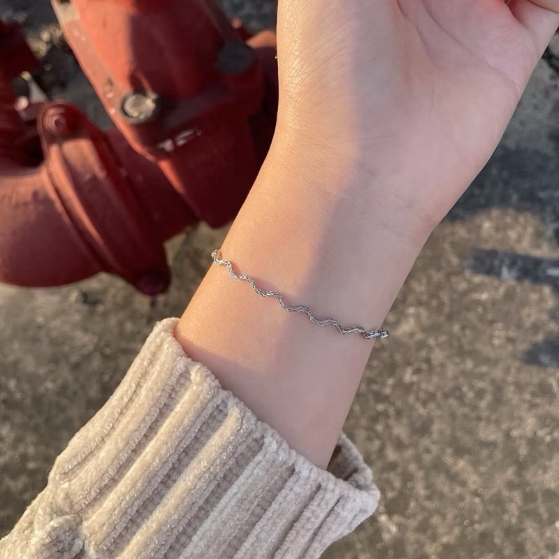 新開幕🔥現貨✨高品質千絲萬縷波浪鈦鋼項鍊｜醫療鋼手鍊｜成套飾品｜頸鍊｜鎖骨鍊｜百搭素鍊｜中性 個性-細節圖10