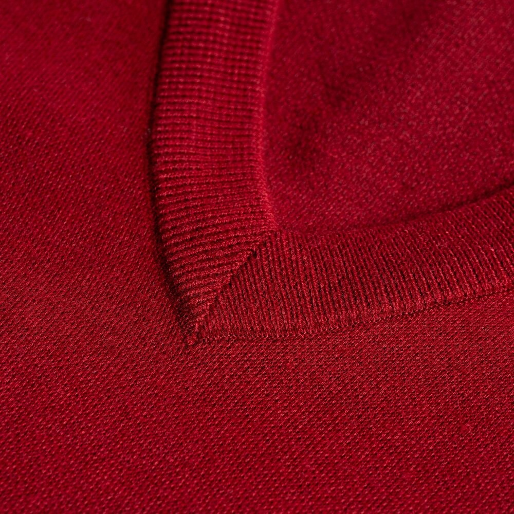 Chinjun羊毛針織背心-酒紅｜V領針織毛衣、親膚保暖、商務男裝、休閒穿搭-細節圖3