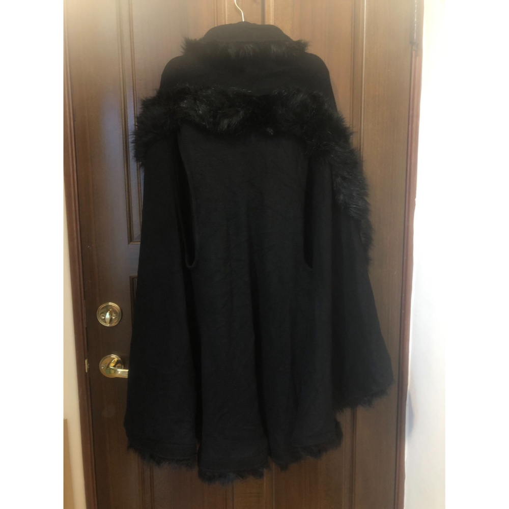 ♛ROSEMAYR♛廠商寄賣-X3668貴氣名媛風毛邊斗篷外套-細節圖2