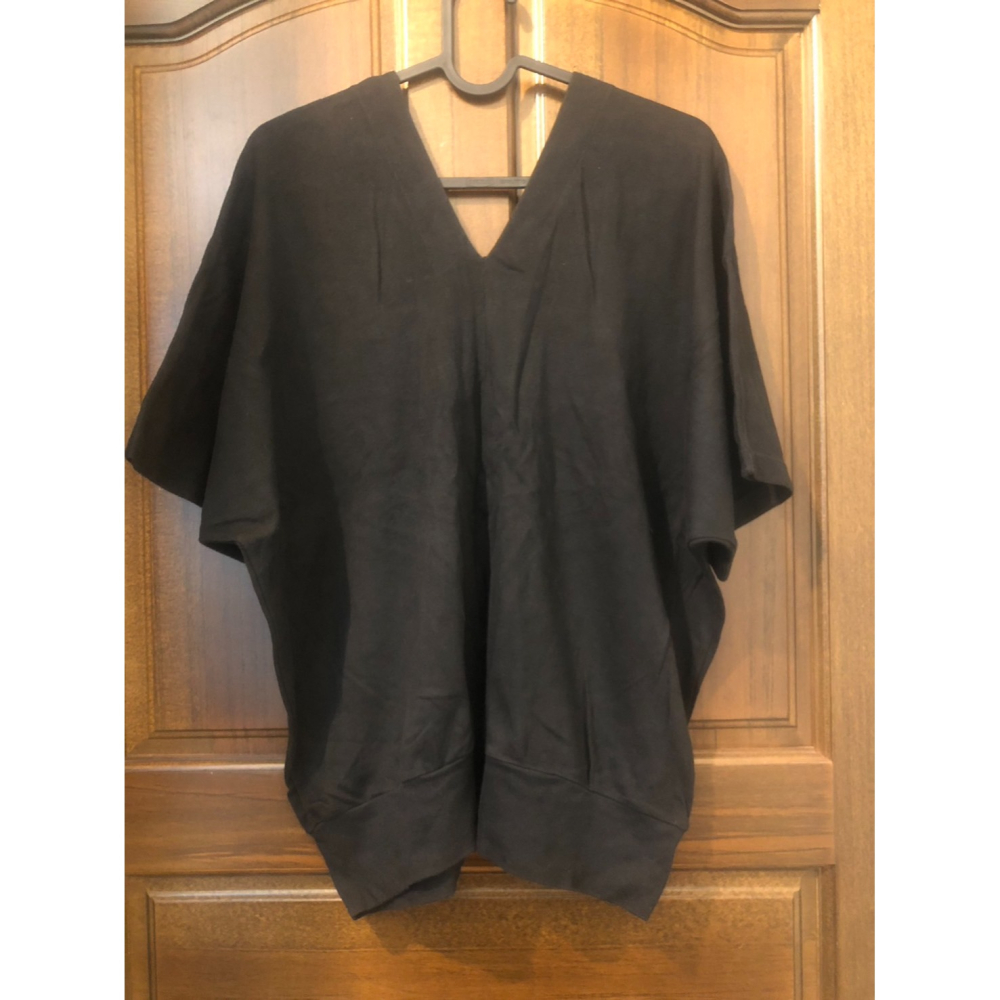 ♛ROSEMAYR♛廠商寄賣-Z3500異國風黑色V領印花上衣-細節圖2