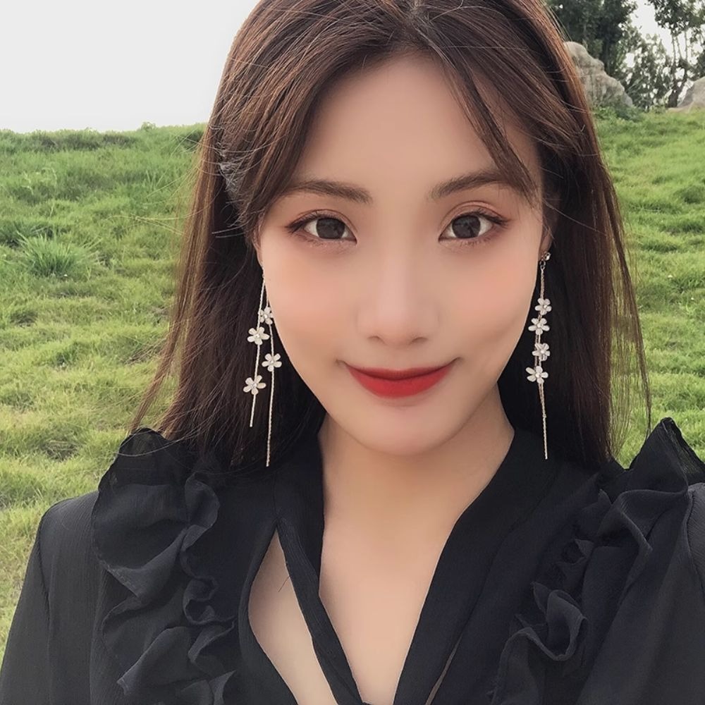 ♛ROSEMAYR♛[預購款] S925銀針 迪麗熱巴同款 森林系女孩 白色小花長款流蘇耳環-細節圖2